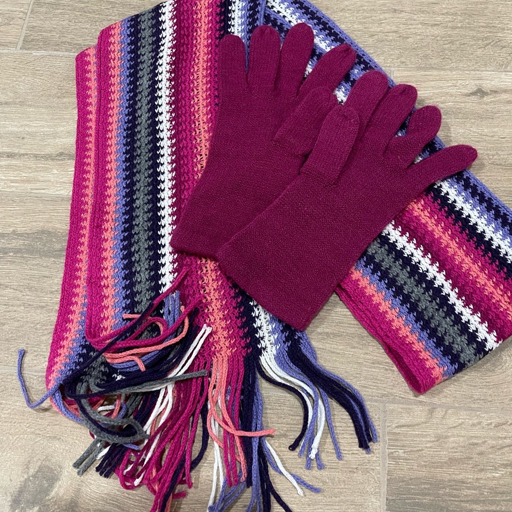 Scarf and gloves set